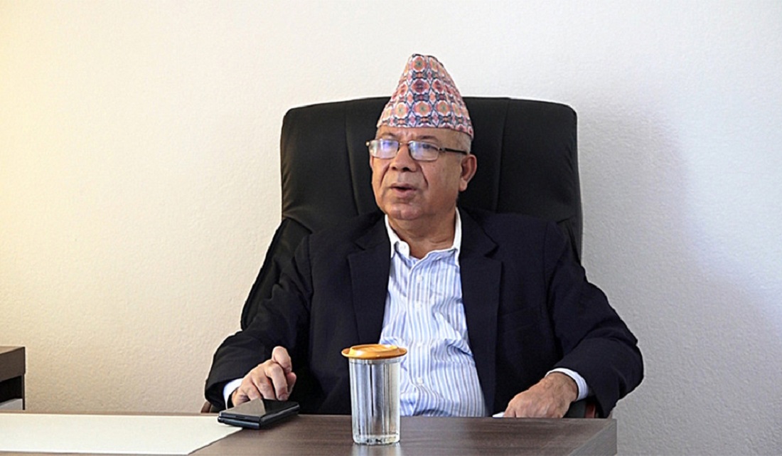 ‘पर्ख र हेर’ मा माधवकुमार नेपाल