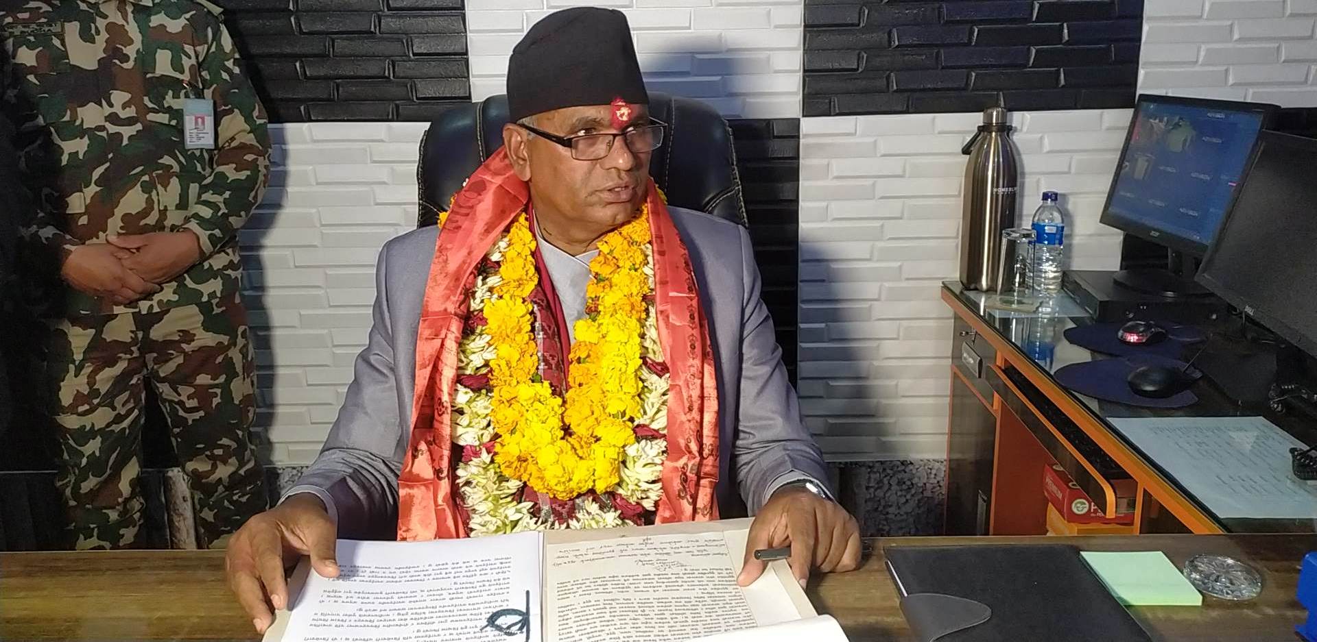 सुदूरपश्चिमका मुख्यमन्त्री रावल विश्वासको मत पाउनेमा सशङ्कित, नाउपाका सातै जना सांसद काठमाण्डौं पुगे