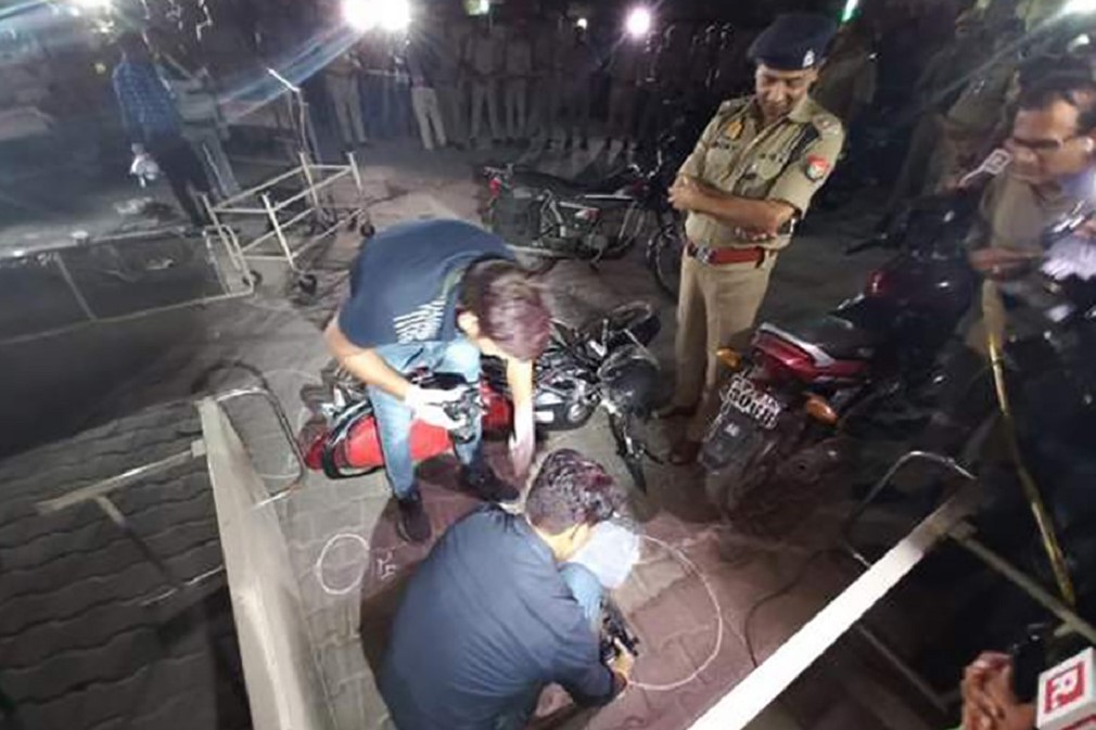 भारतको उत्तर प्रदेशमा पत्रकारसँग कुरा गरिरहेका पूर्वसांसदको गोली हानी हत्या