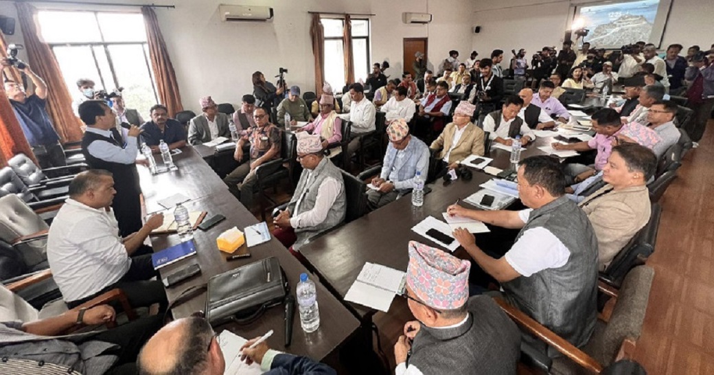 प्रश्नका चाङ छाडेर फर्किए कांग्रेस जिल्ला सभापतिहरू