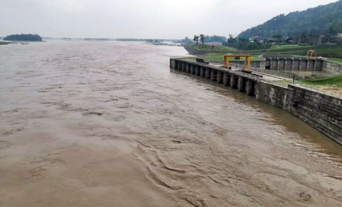 कर्णाली नदी बस्तीमा पस्ने जोखिम, उच्च सतर्कता अपनाउन आग्रह