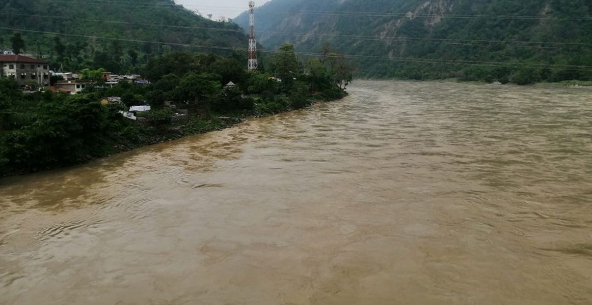 कर्णाली नदीमा पानीको बहाव बढ्दै : तटीय क्षेत्रमा सतर्कता रहन आग्रह