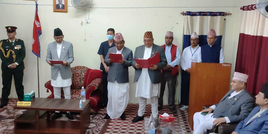 सुदूरपश्चिम  प्रदेश सरकारले पूर्णता पायो, नव नियूक्त मन्त्रीहरुले लिए पद तथा गोपनियताको सपथ