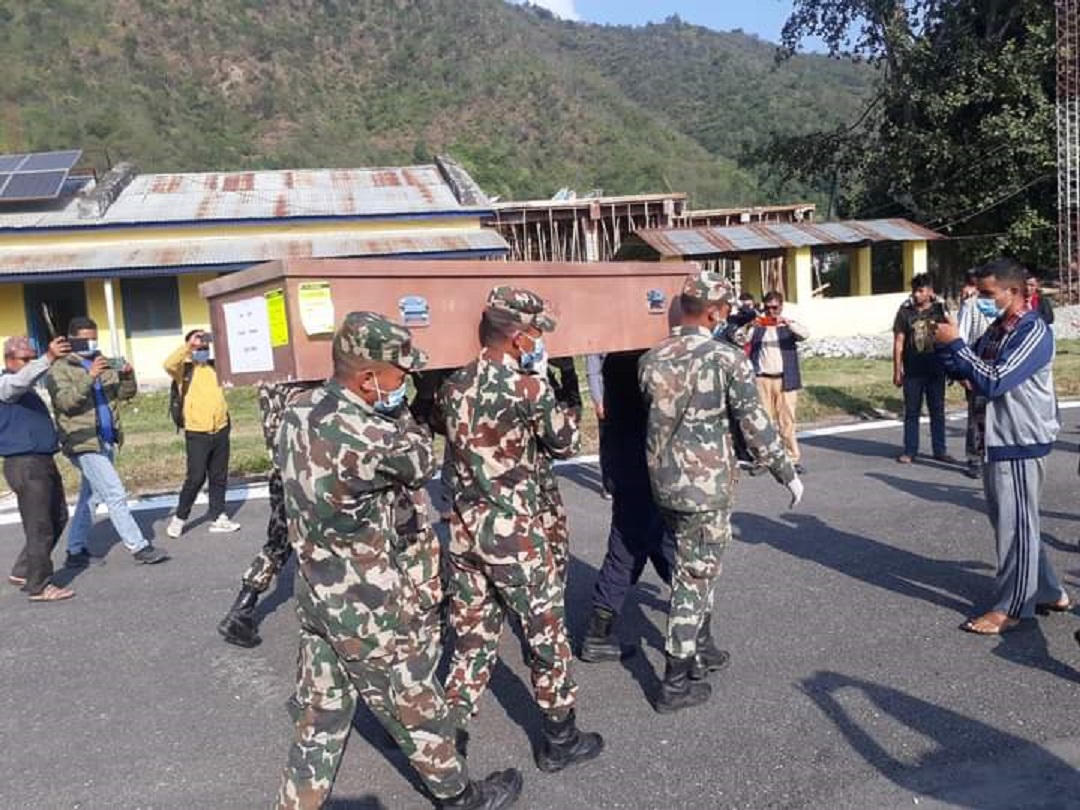 हमास समूहको आक्रमणमा परी मृत्यु भएका विद्यार्थी फुलारा र थापाको शव दिपायल पुगायो