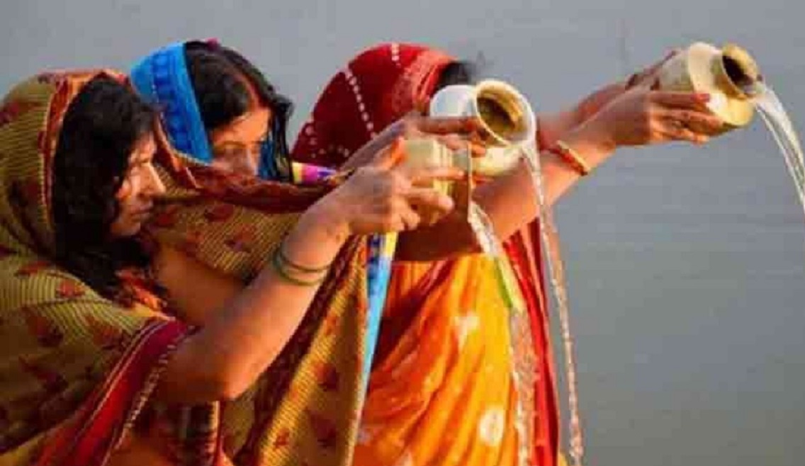 उदाउँदो सूर्यलाई अर्घ दिँदै छठ सम्पन्न