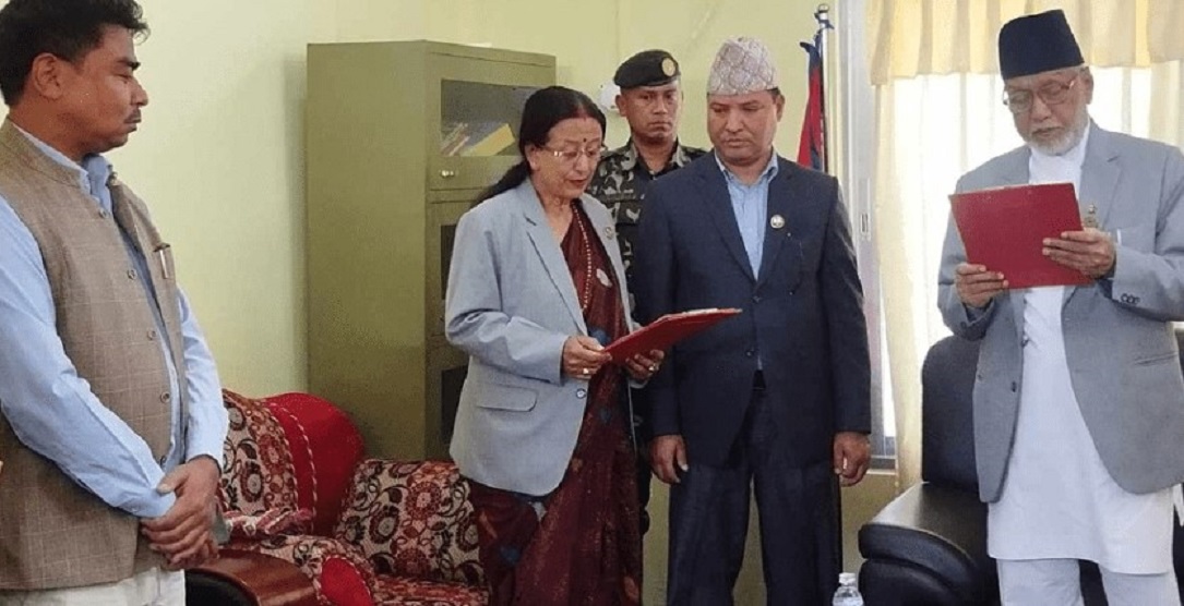 सुदूरपश्चिम सरकार विस्तार : नाउपाकी थापाले लिइन् मन्त्रीको शपथ, २१ गते विश्वासको मत लिने तयारी