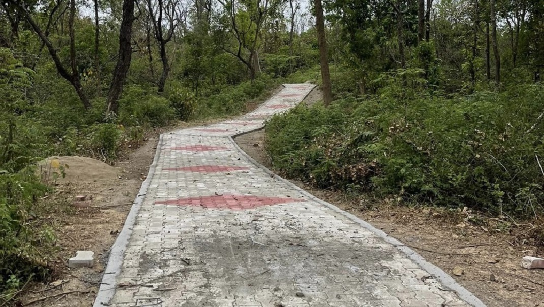 घोडाघोडीको चिडिया तालसम्म पदमार्ग निर्माण