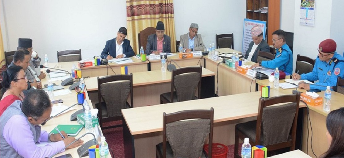 सहकारी छानबिन विशेष समितिले पूर्व गृहमन्त्री रवि लामिछानेलाई सोधपुछ गर्दै