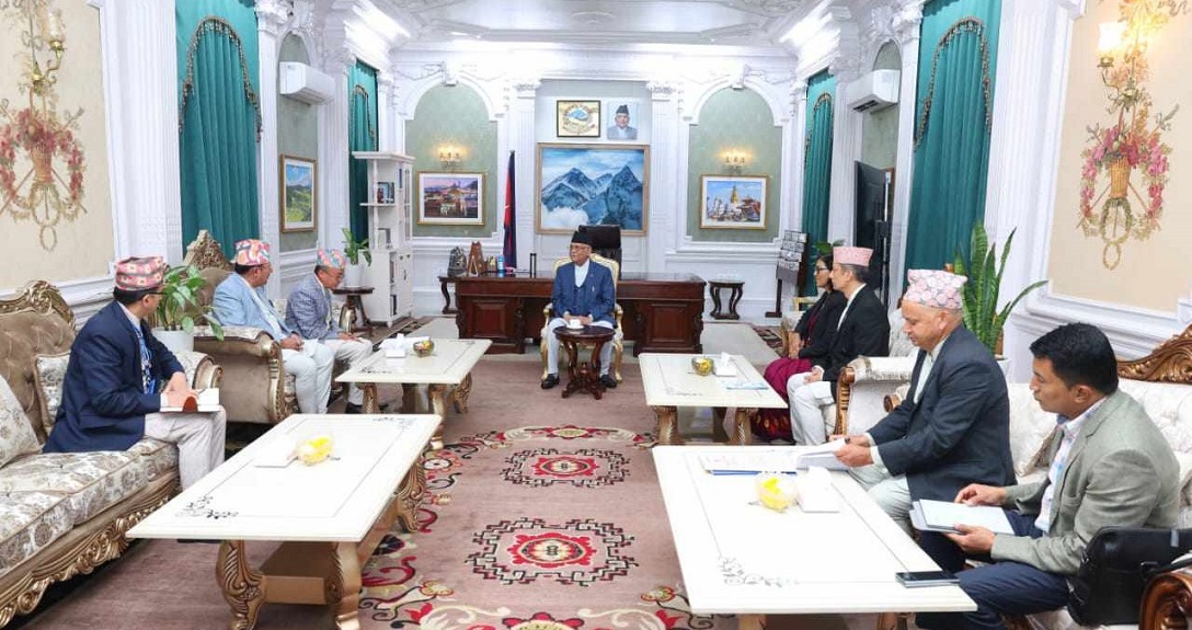 स्थानीय तहको उपनिर्वाचनबारे प्रधानमन्त्रीसँग गर्‍यो निर्वाचन आयोगले छलफल