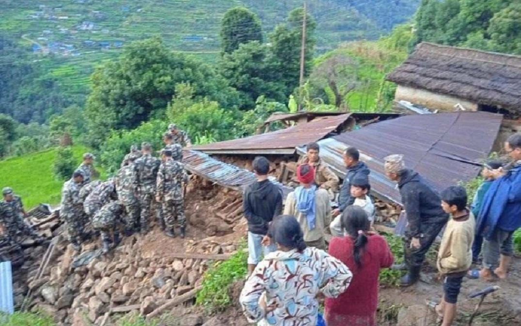 रामेछाप लेखर्कमा पहिरोपरी ६ जना मृत्यु : ४ जना अझै बेपत्ता, खोजिकार्य जारी