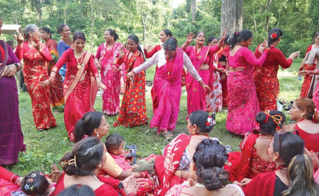 हराउँदै तिजको मौलिकता