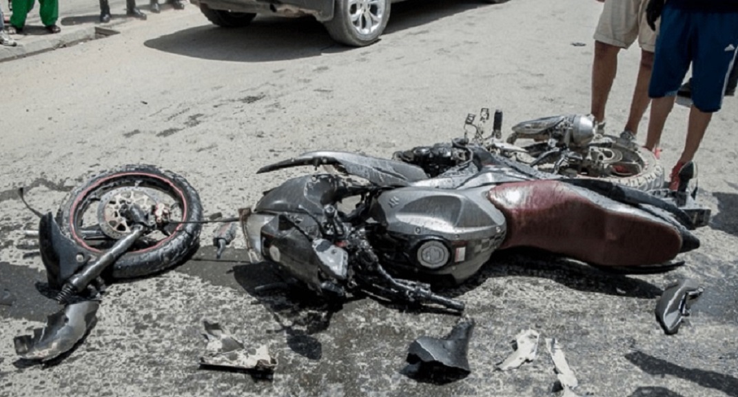 रोकिराखेको ट्रकमा मोटरसाइकल ठोक्किँदा दुई जनाको मृत्यु