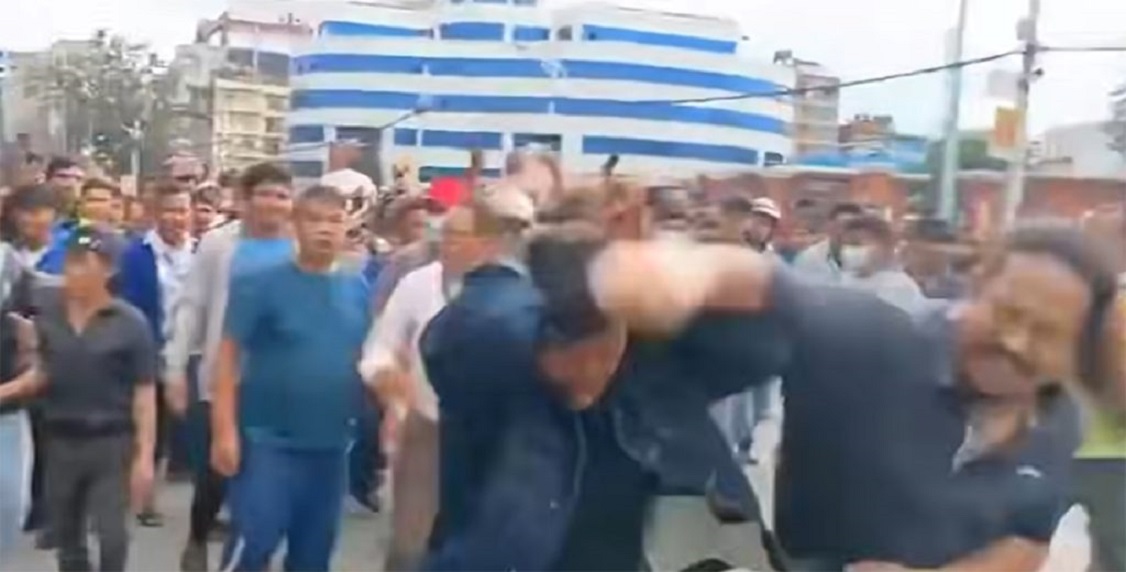 अन्तरिम सरकारको प्रमुख कसलाई बनाउने भन्ने विषयमा विवाद हुँदा भद्रकालीमा ‘जेनजी’हरुबिच कुटाकुट