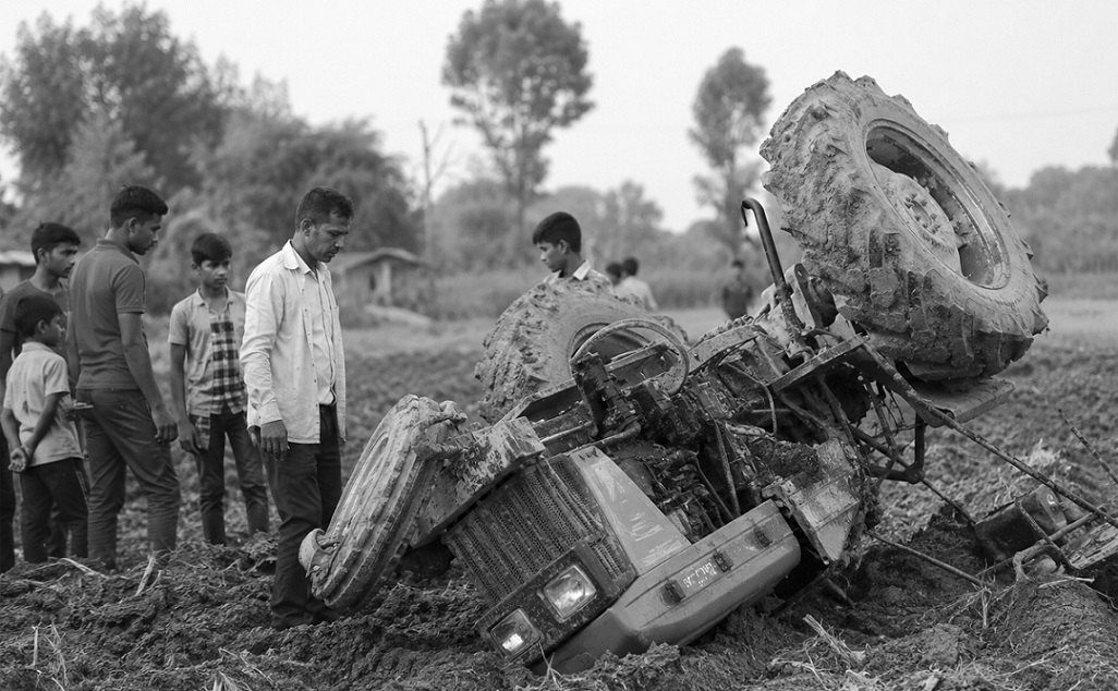 खेत जोत्ने क्रममा ट्याक्टर पल्टिँएर एक जनाको मृत्यु