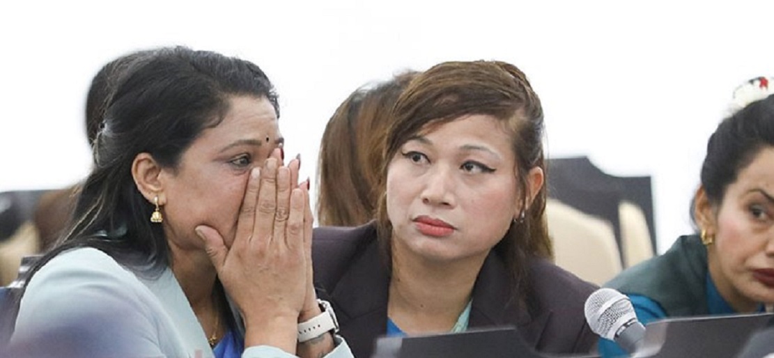 संसद्मै रोइन् जेनजी शहीदकी आमा, ज्ञानेन्द्रले भने- ‘आमाको आँसु पुछ्न नसक्ने सरकार किन कुर्सीमा ?’