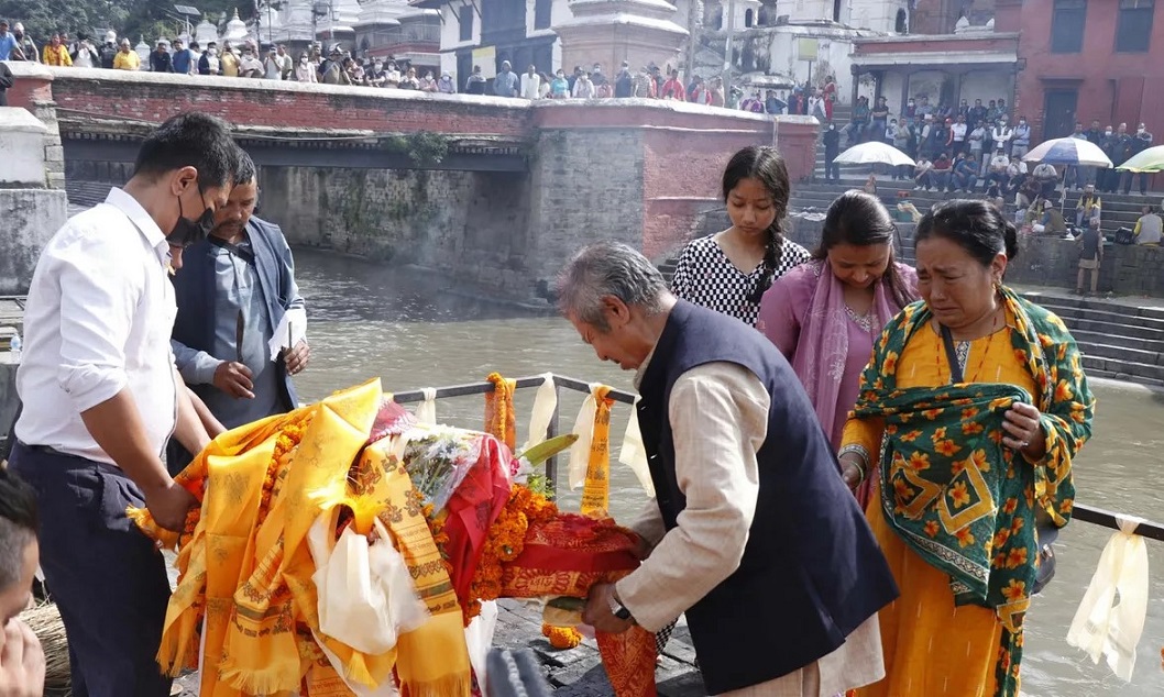 बाढीमा बेपत्ता पत्रकार थामीको कुशको शव बनाई अन्त्येष्टि